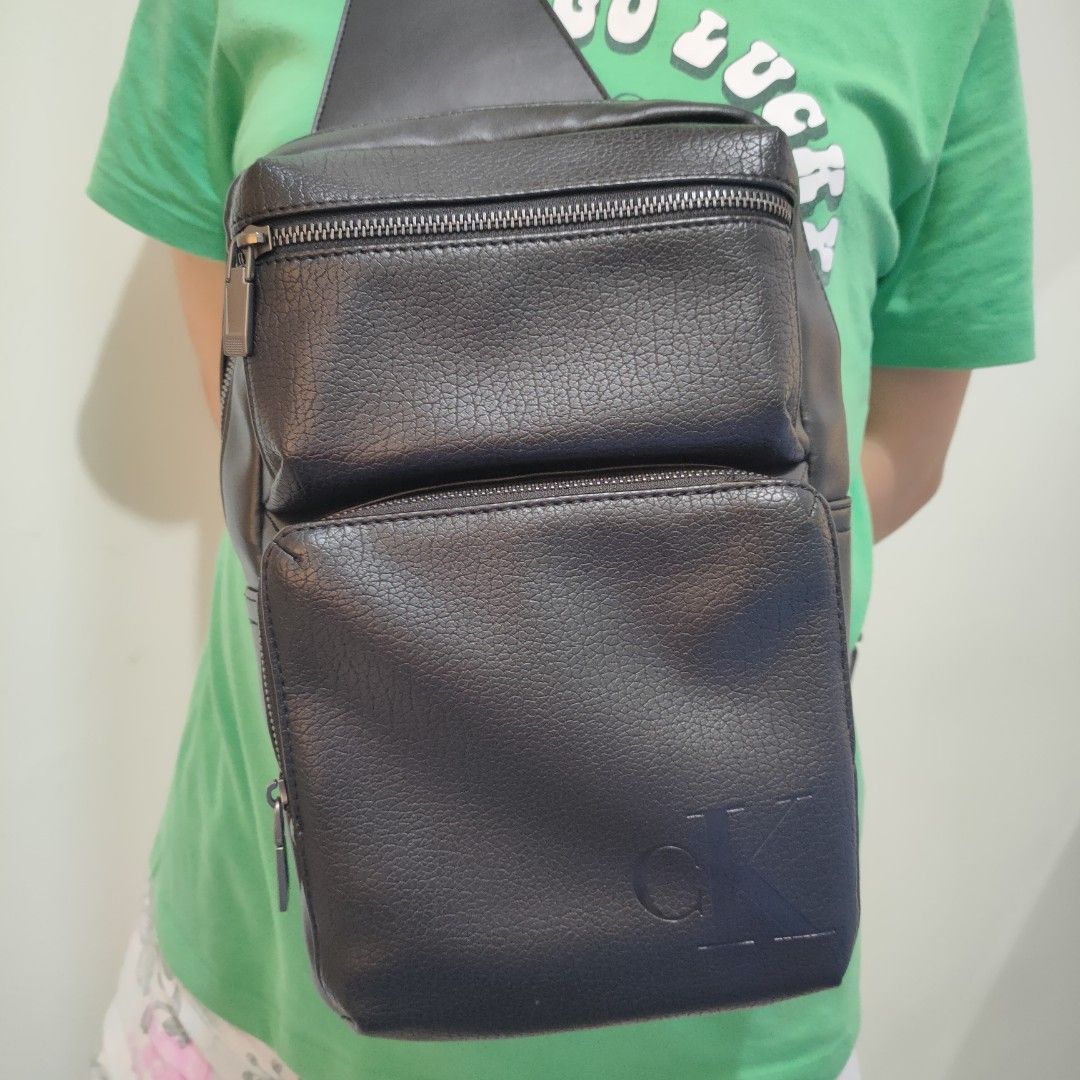 Tas pria cowok slingbag calvin klein hitam original keren, Fesyen