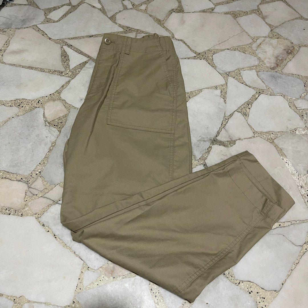 UNIQLO Khaki Cargo Pants Men, Men's Fashion, Bottoms, Jeans on Carousell