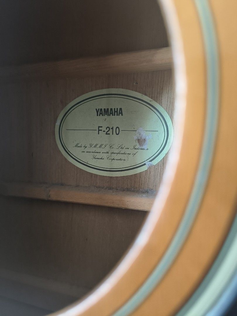 Vintage Yamaha Guitar F210, Hobbies & Toys, Music & Media, Musical