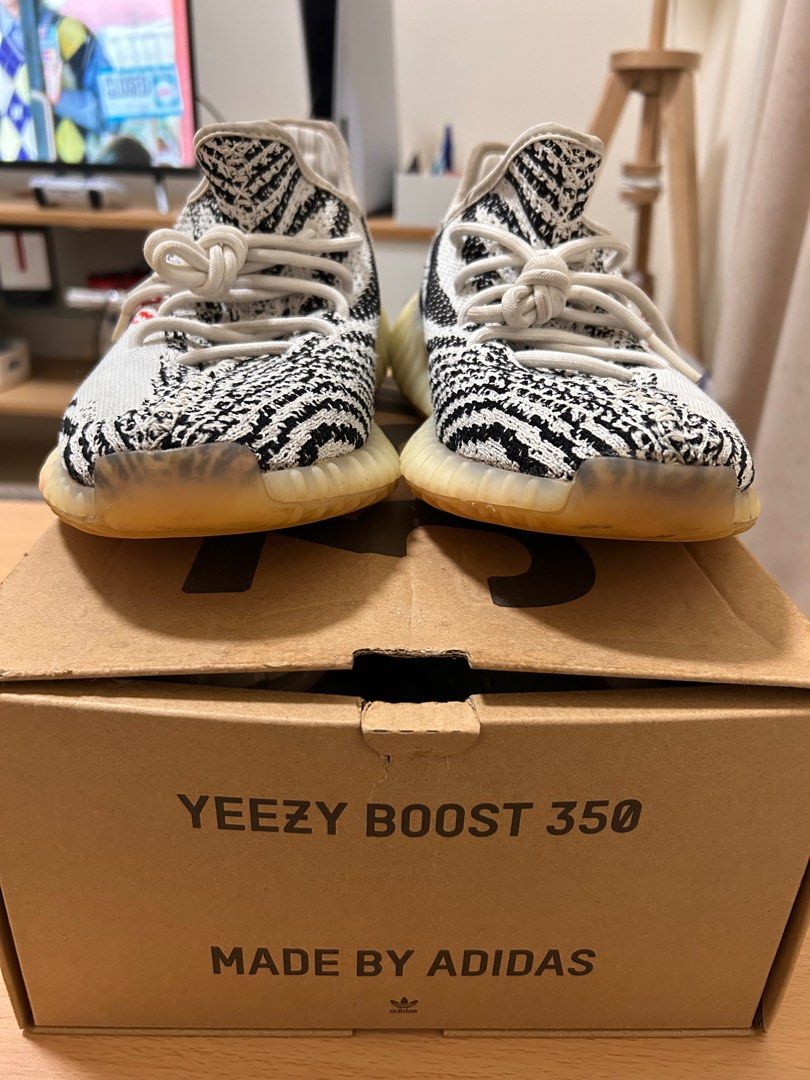 Yeezy 350 v2 Zebra Men s size 9