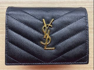 (Category: ) located in . Submitted by happilyShopping (Listing ID 1262834304, Image 1). Description: .