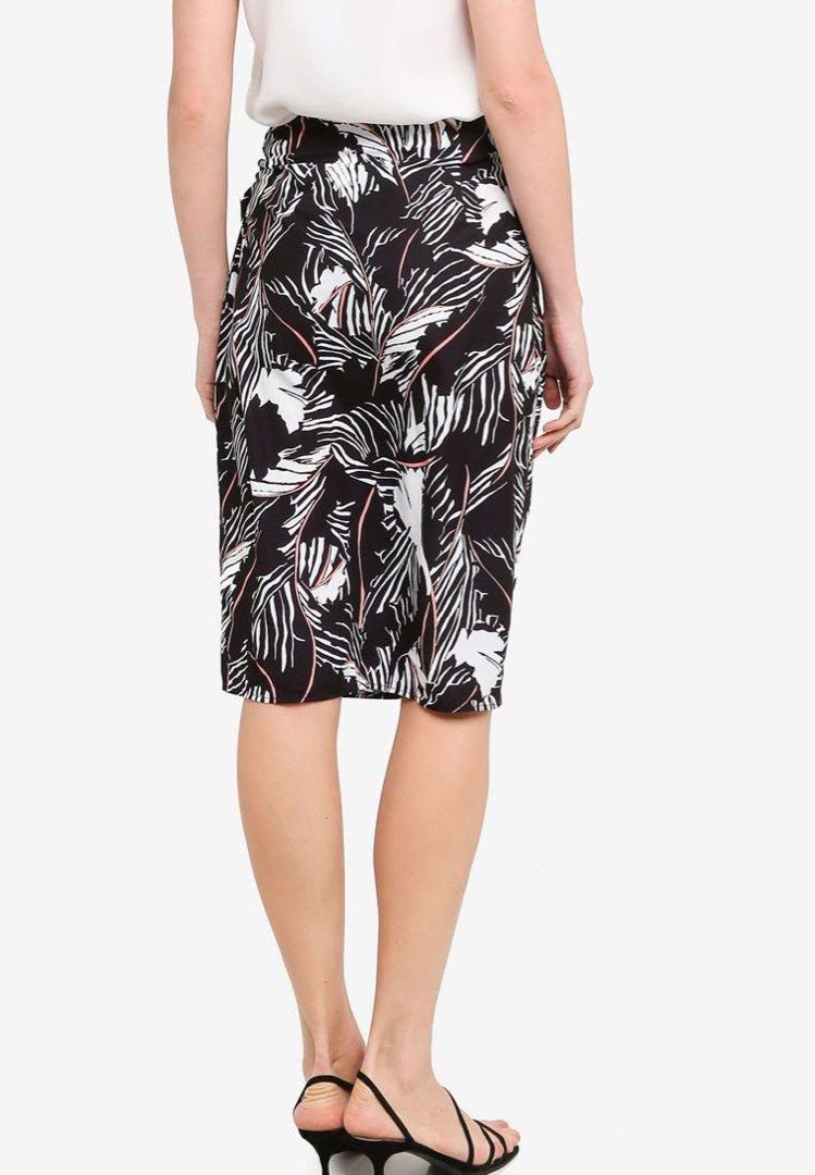 Zalora Black Design Skirt Women s Fashion Bottoms Skirts on