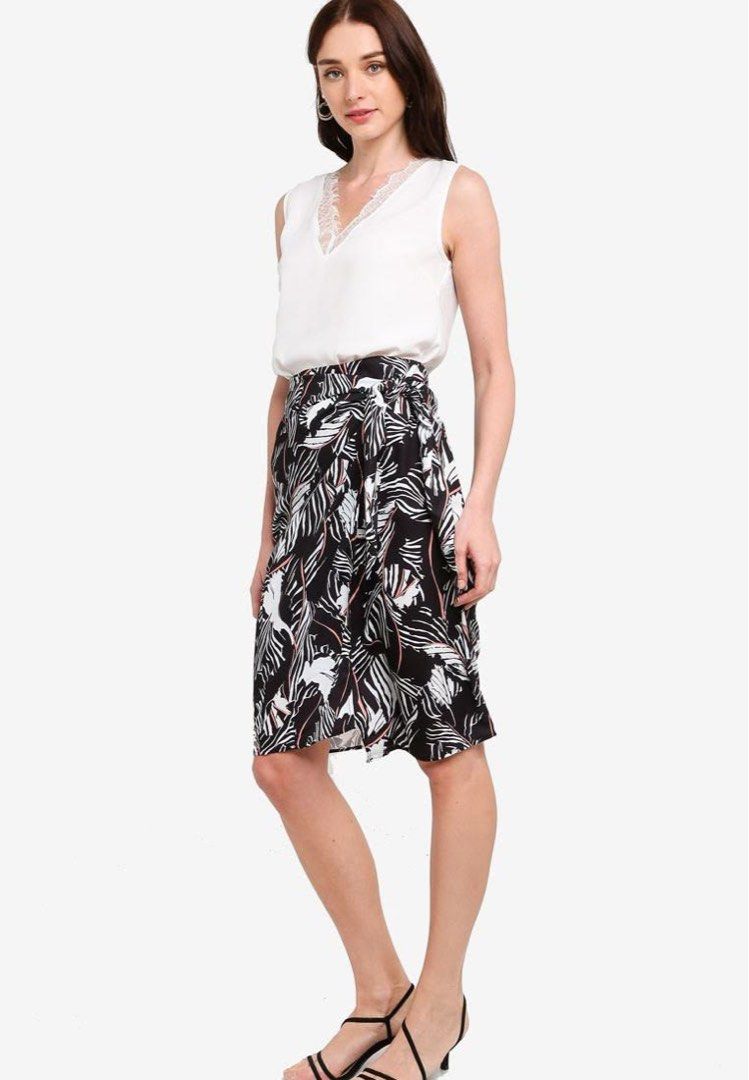 Zalora Black Design Skirt Women s Fashion Bottoms Skirts on