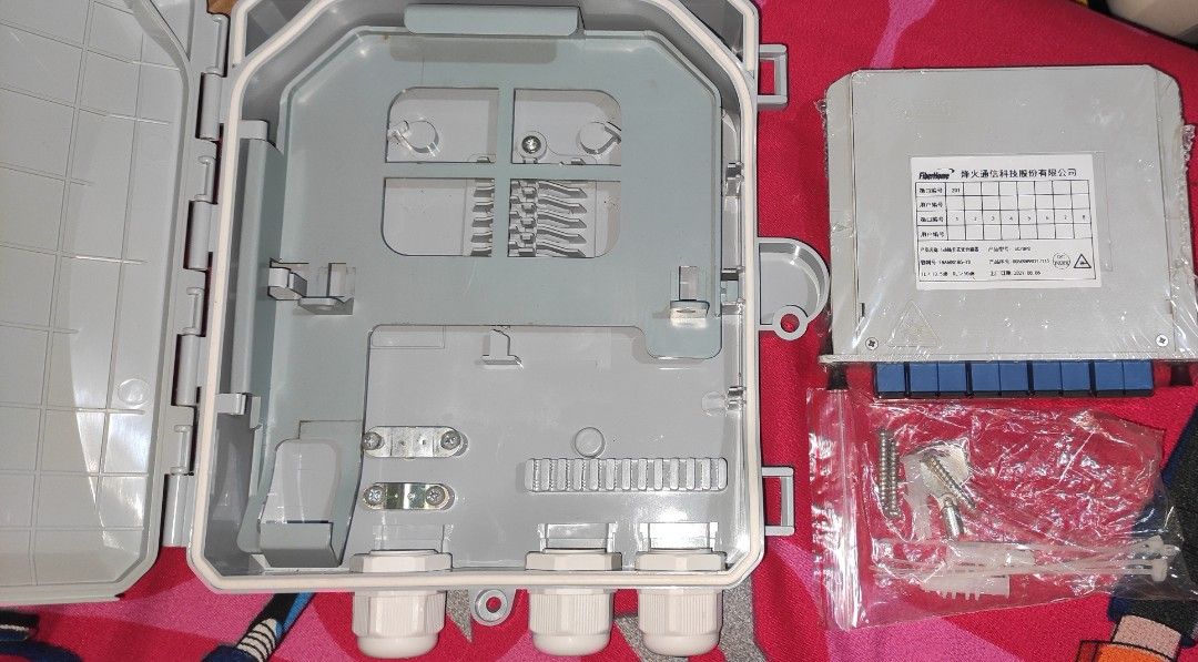 8 Core Inserting Splitter Fiber Optic Distribution Box (Category: Networking) located in Manila. Submitted by laydeemoonrcl (Listing ID 1258094699, Image 1). Description: Brandnew 8 Core Fiber Optic Distribution Box.