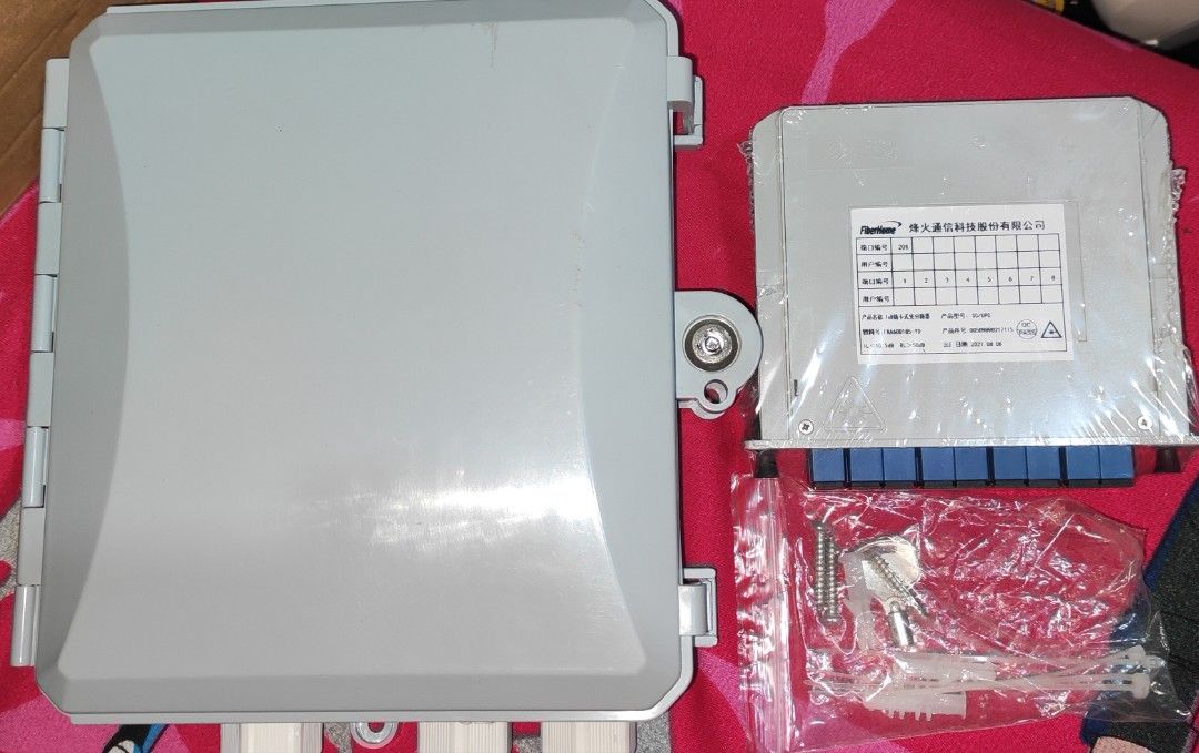 8 Core Inserting Splitter Fiber Optic Distribution Box (Category: Networking) located in Manila. Submitted by laydeemoonrcl (Listing ID 1258094699, Image 3). Description: Brandnew 8 Core Fiber Optic Distribution Box.