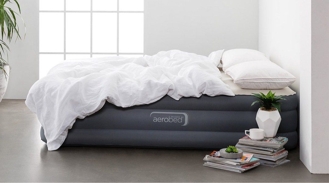 Aerobed air mattress top with built in pump