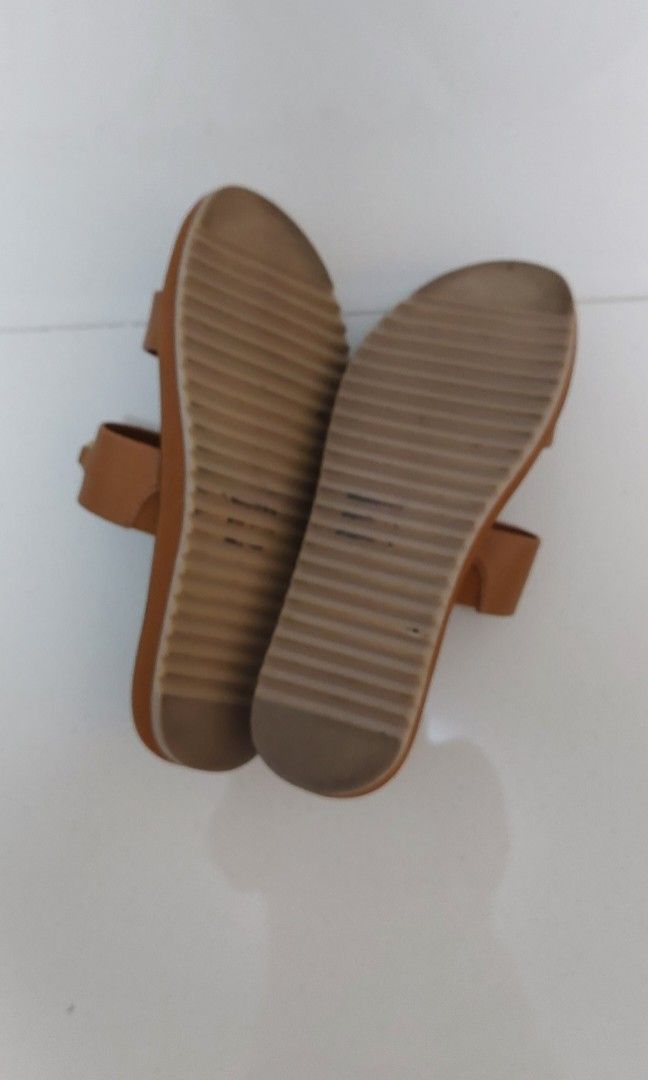 Aldo hotsell tan sandals