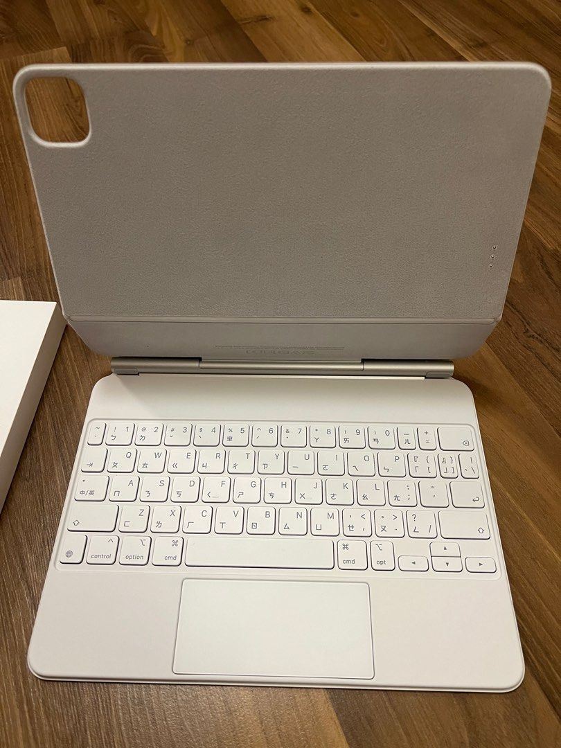 斷捨離。Apple Magic Keyboard 11 inch white Full set with warranty