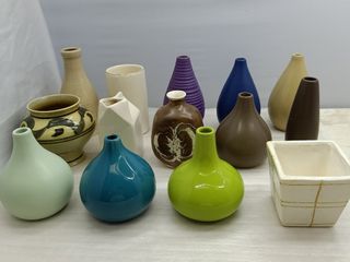 Assorted ceramic vase/reed diffuser 2.5"x4.5" to 3"x6.25" from the UK 165 each *Y325