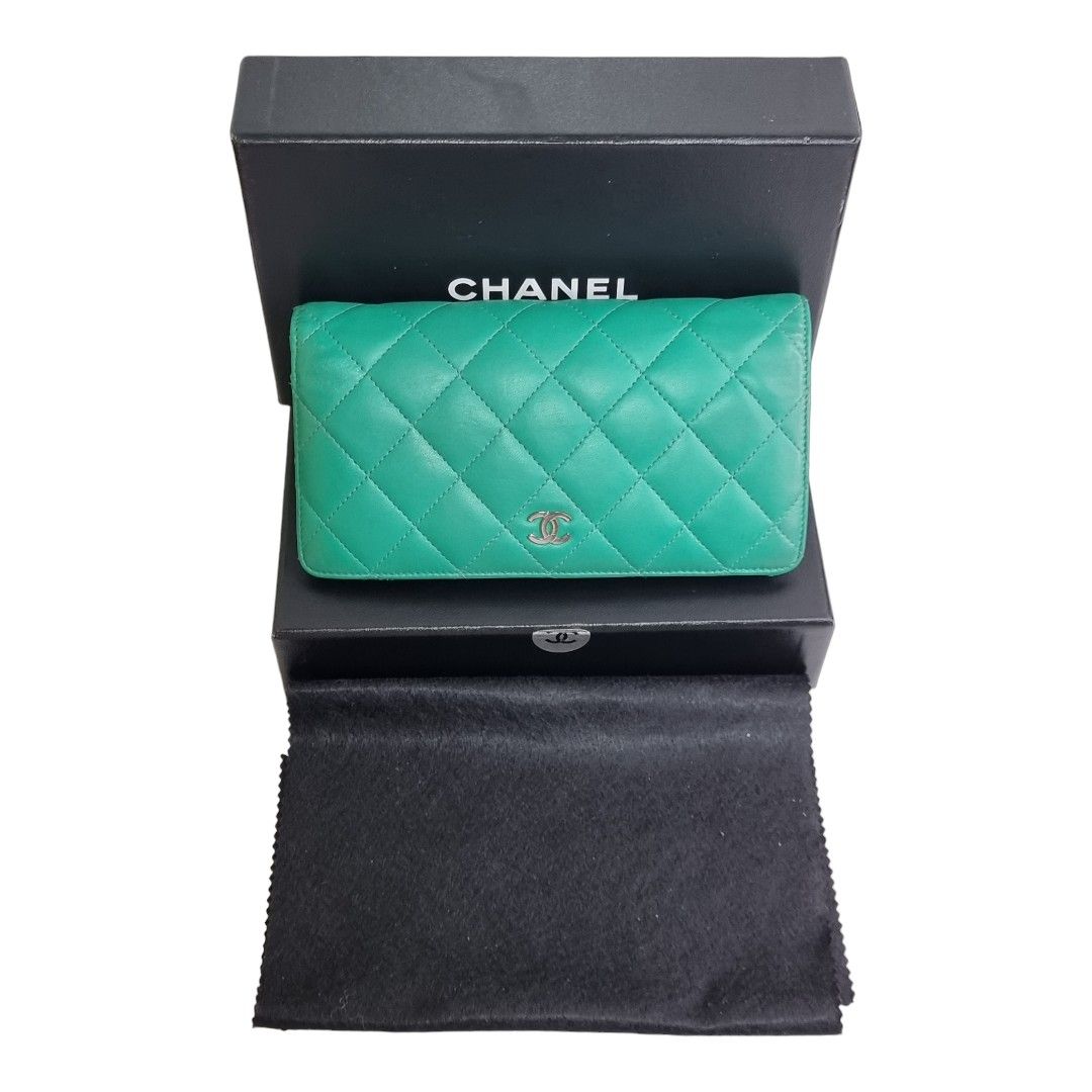 authentic chanel bifold caviar wallet, Luxury, Bags & Wallets on Carousell
