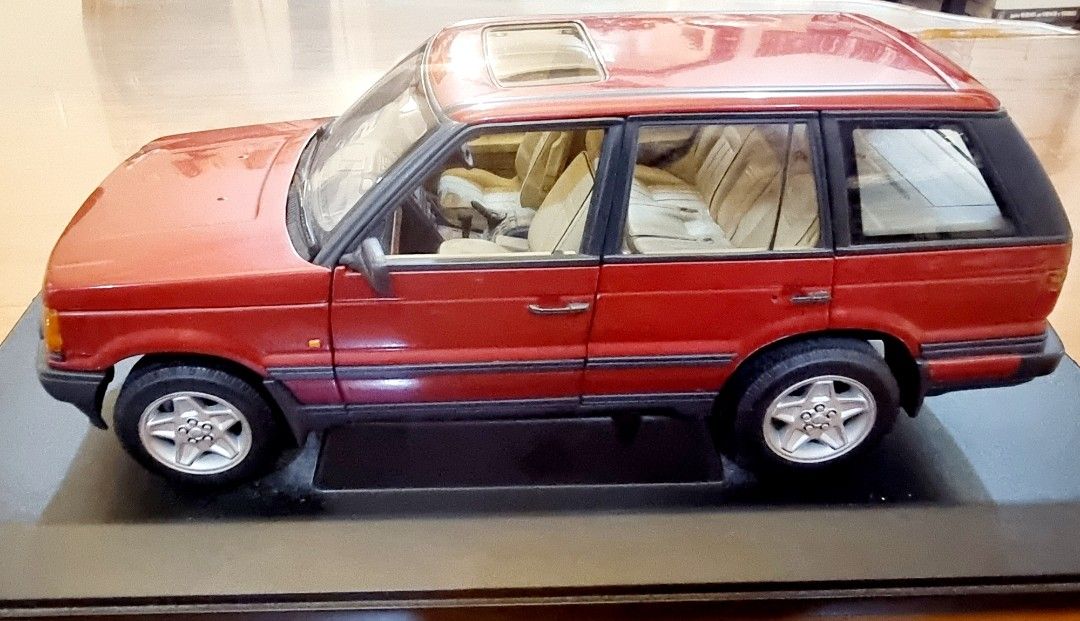 AutoArt Range Rover Mk2 (Category: Vehicle & Diecast Models) located in Manila. Submitted by do_888 (Listing ID 1258075356, Image 3). Description: Personal collection AutoArt 1:18 Range Rover P38/Mk2. No more box. With some broken parts like left rear door handle and right Wiper blade. Sold as. For inquiries, you may message at 09188918006..