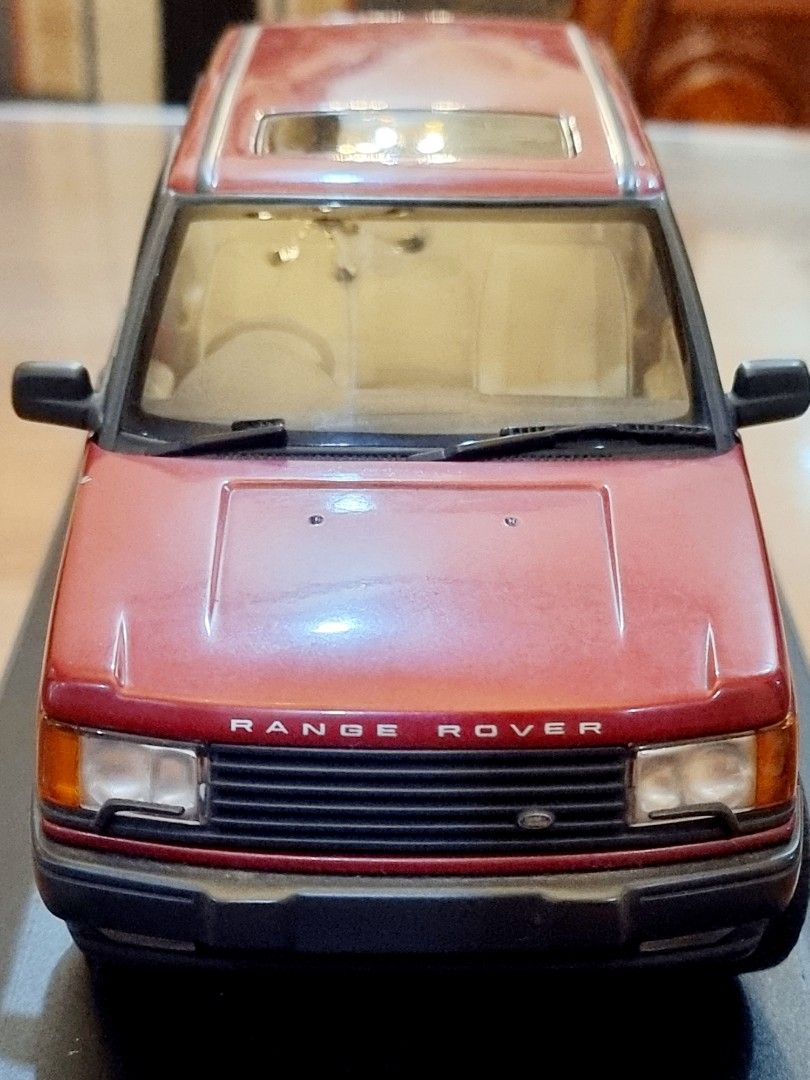 AutoArt Range Rover Mk2 (Category: Vehicle & Diecast Models) located in Manila. Submitted by do_888 (Listing ID 1258075356, Image 1). Description: Personal collection AutoArt 1:18 Range Rover P38/Mk2. No more box. With some broken parts like left rear door handle and right Wiper blade. Sold as. For inquiries, you may message at 09188918006..