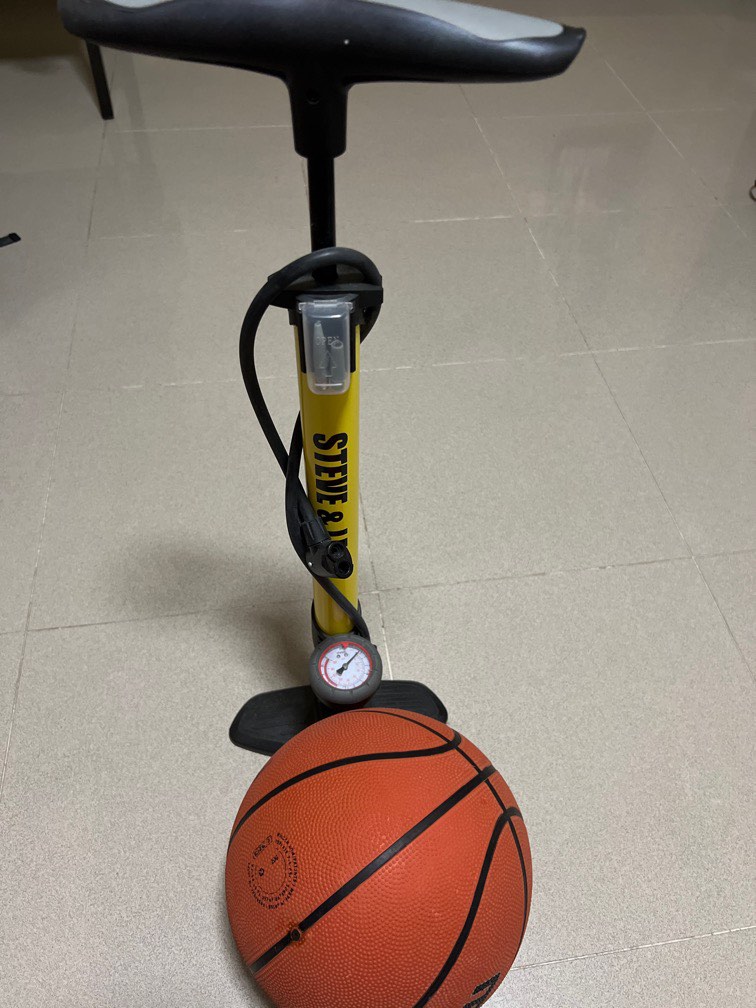 Basketball + Pump, Sports Equipment, Sports & Games, Racket & Ball