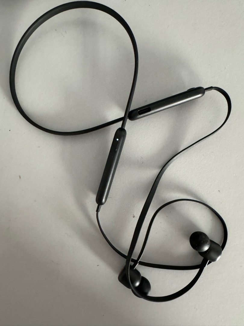 Beats Flex (Black Color) Warranty Expired July 2024, Audio