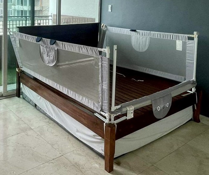 Bed Fence / Baby Safety Fence Queen Bed, Babies & Kids, Baby Nursery