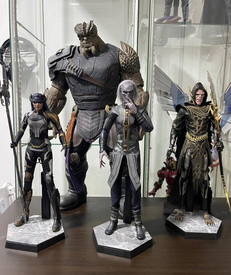 Hot toys black order 2025
