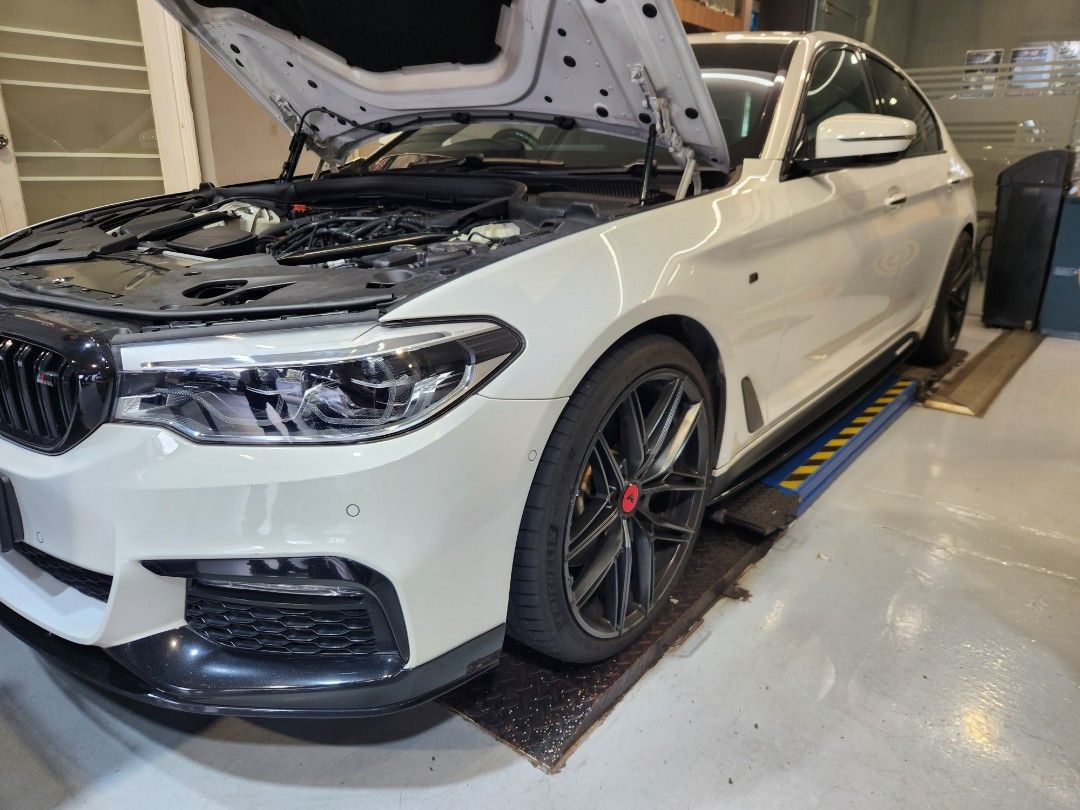 BMW G30 530I Servicing Using BMW Engine Oil 5W30, Oil Filer, Air Filter