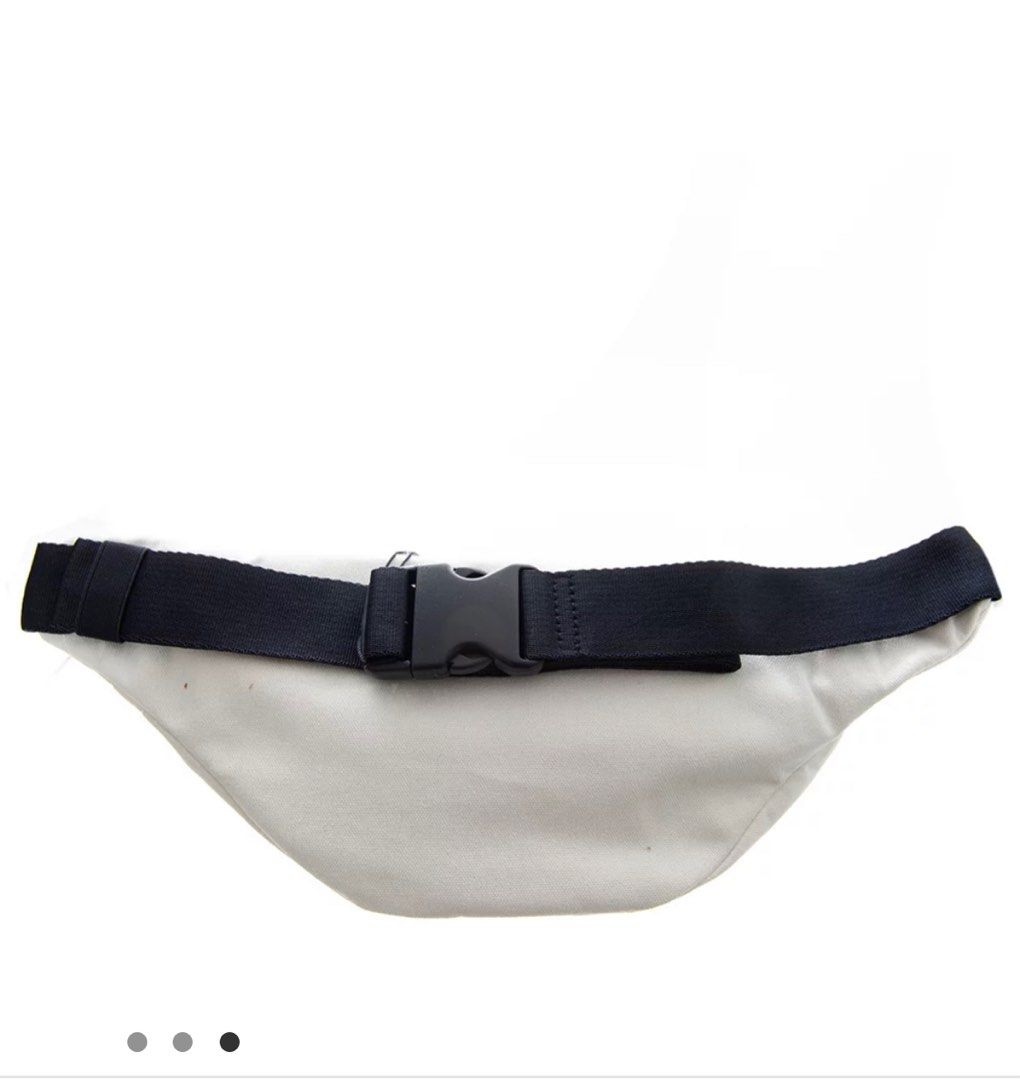 White tommy clearance hilfiger fanny pack