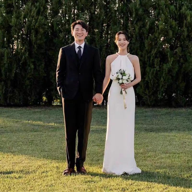 Column halter clearance neck wedding dress