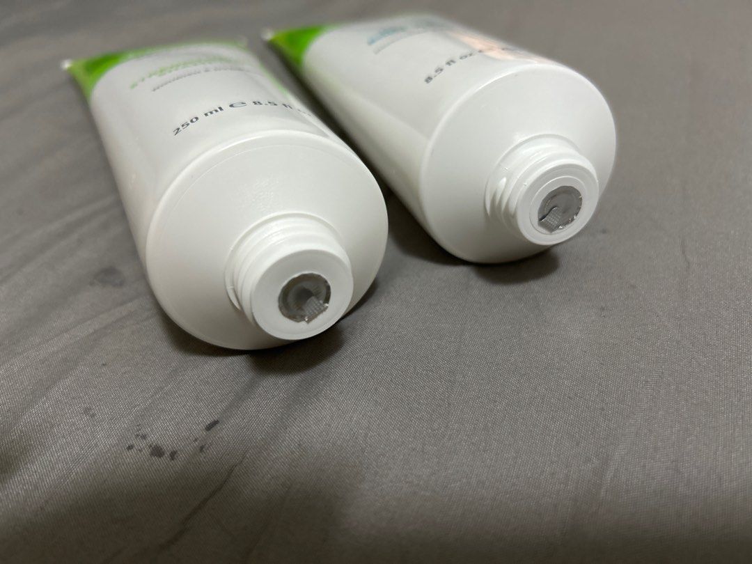 Herbalife body wash and shampoo (Category: Bath) located in Singapore. Submitted by ihavenocluewhattoput (Listing ID 1258188464, Image 3). Description: $20 each, $35 for both.