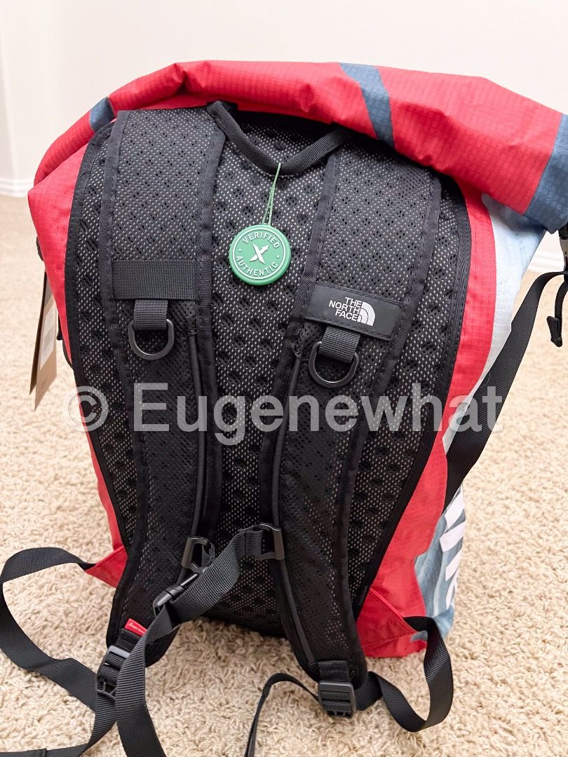 Brand new Supreme x Northface backpack (Black/red), 名牌, 手袋及銀