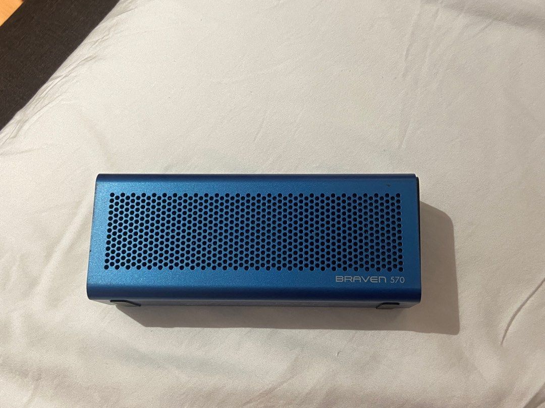 Braven 570 Bluetooth Speakers (Category: Soundbars, Speakers & Amplifiers) located in Quezon City. Submitted by bingbnb (Listing ID 1258089109, Image 1). Description: Original Braven Box, manual, cable included In good working condition. Tested Loc: QC.
