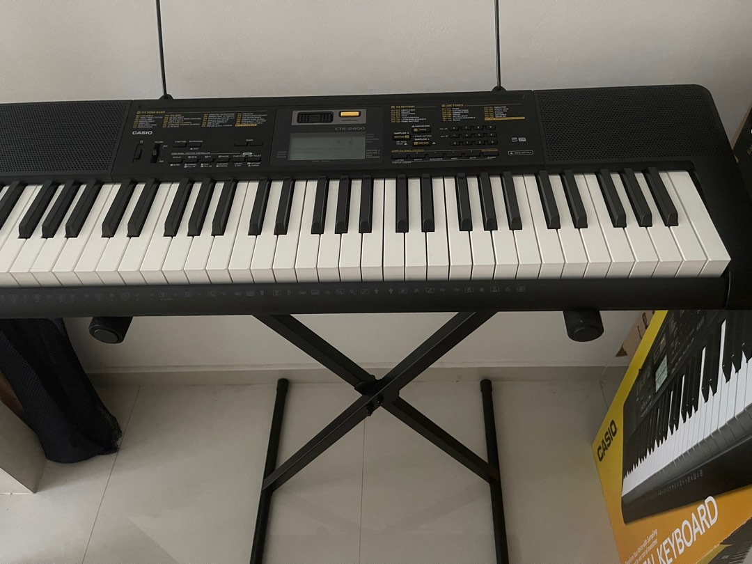 Casio Keyboard CTK 2400 w adapter stand and bench Hobbies