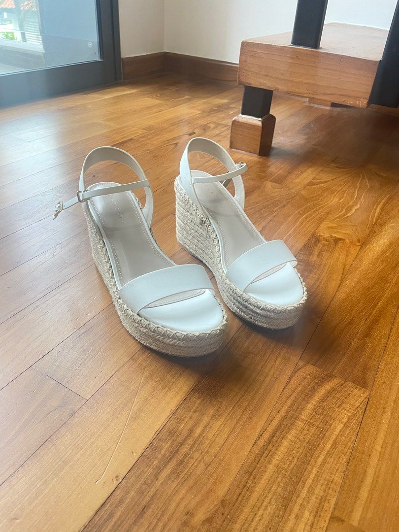 White wedges top size 9