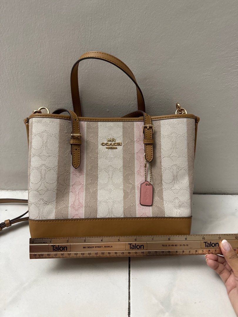 COACH Mollie Tote 25 (Category: Luxury Bags & Wallets) located in Imus. Submitted by jjnw_ (Listing ID 1257385305, Image 3). Description: Rarely used! 10/10 condition ✨ MOP: Bdo, Bpi, Gcash Courier: Gogo Xpress/same day delivery.