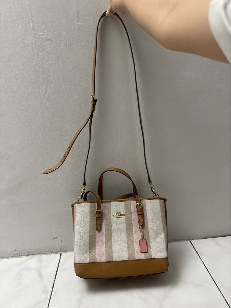 COACH Mollie Tote 25 (Category: Luxury Bags & Wallets) located in Imus. Submitted by jjnw_ (Listing ID 1257385305, Image 2). Description: Rarely used! 10/10 condition ✨ MOP: Bdo, Bpi, Gcash Courier: Gogo Xpress/same day delivery.