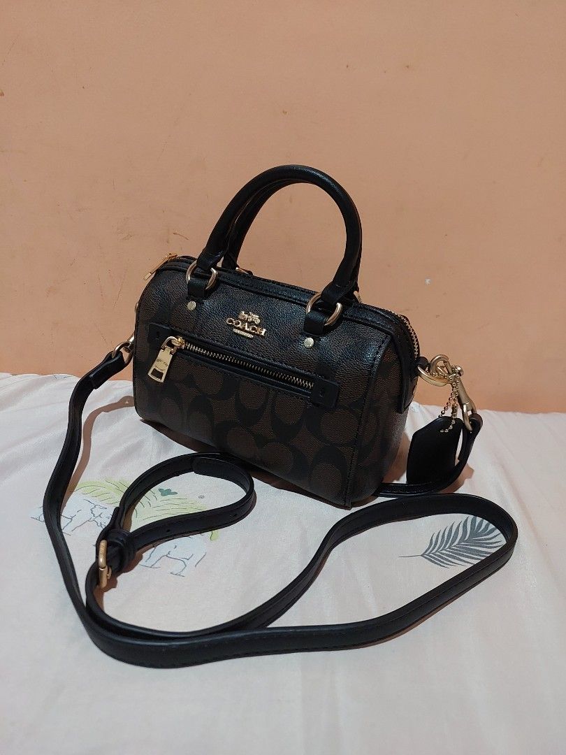 Coach Rowan micro sling (Category: Luxury Bags & Wallets) located in Manila. Submitted by melestrada49550 (Listing ID 1258088802, Image 2). Description: Coach micro sling ykk zipper made in vietnam in excellent conditiom.