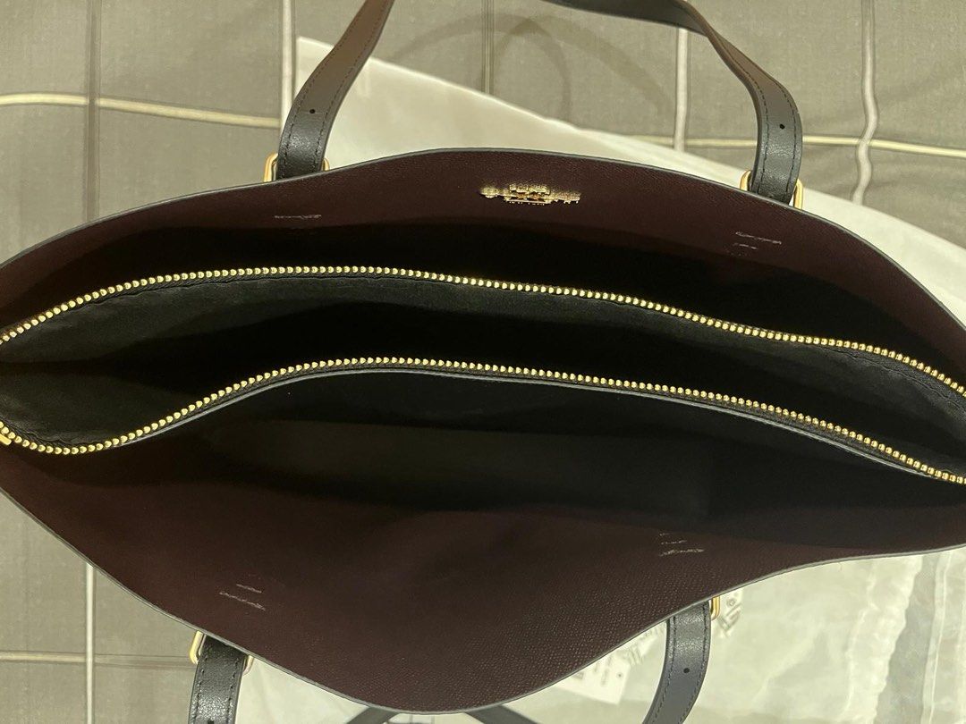 Coach Tote In signature canvas Luxury Bags Wallets on Carousell