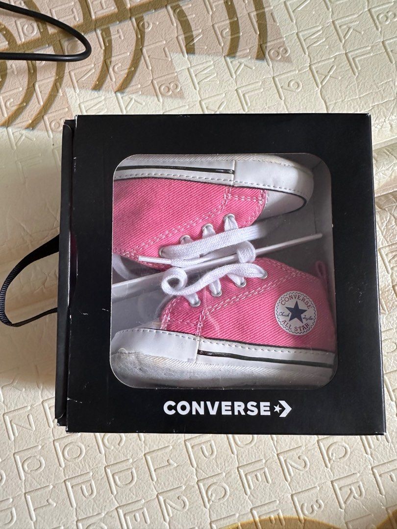 Newborn pink sales converse