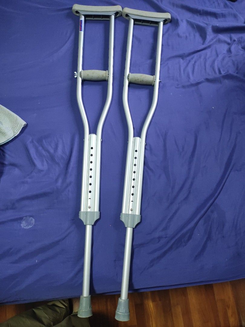 Children Crutches for free, Health & Nutrition, Braces, Support & Protection on Carousell