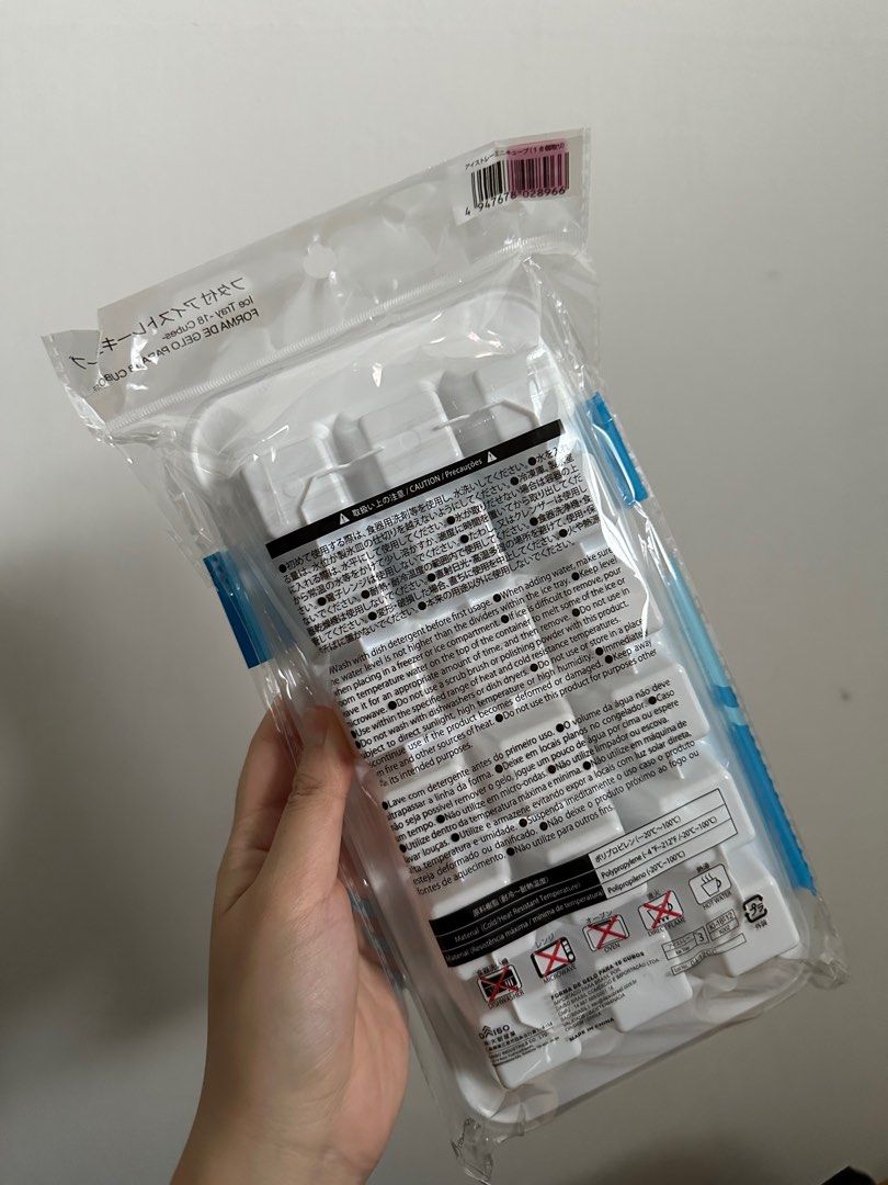 DAISO Ice Tray 18 Cubes with Lid, Furniture & Home Living, Kitchenware & Tableware, Food