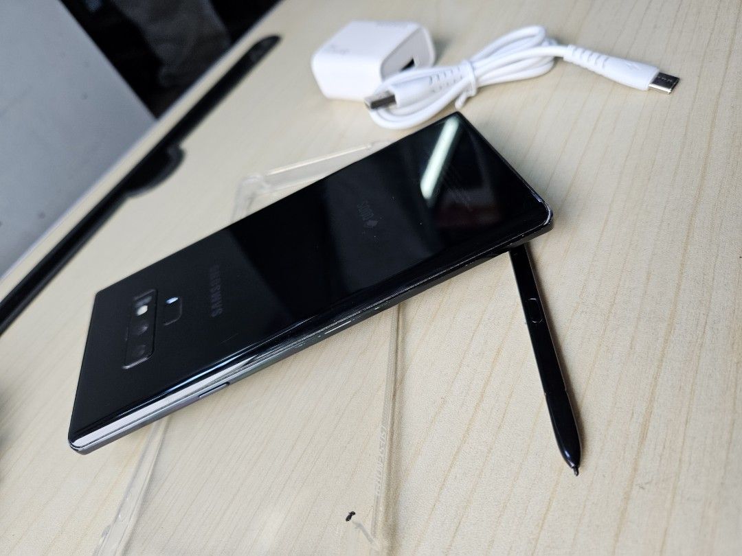 Damsung Note 9 (Category: Samsung) located in Quezon City. Submitted by mubrogadgets (Listing ID 1258192432, Image 3). Description: SAMSUNG NOTE 9 dous No issue 🔥may slight amoled burn lang/not vissible 🔥Smooth pang gaming and pang gamit 🔥For sure buyer only pass sa kuwentuhan lang 🔥good sa gaming/super high quality display🎮🕹 🔥super ganda ng camera 🔥No history of repair 🔥pass sa straight swap good sa gaming/super high quality display🎮🕹