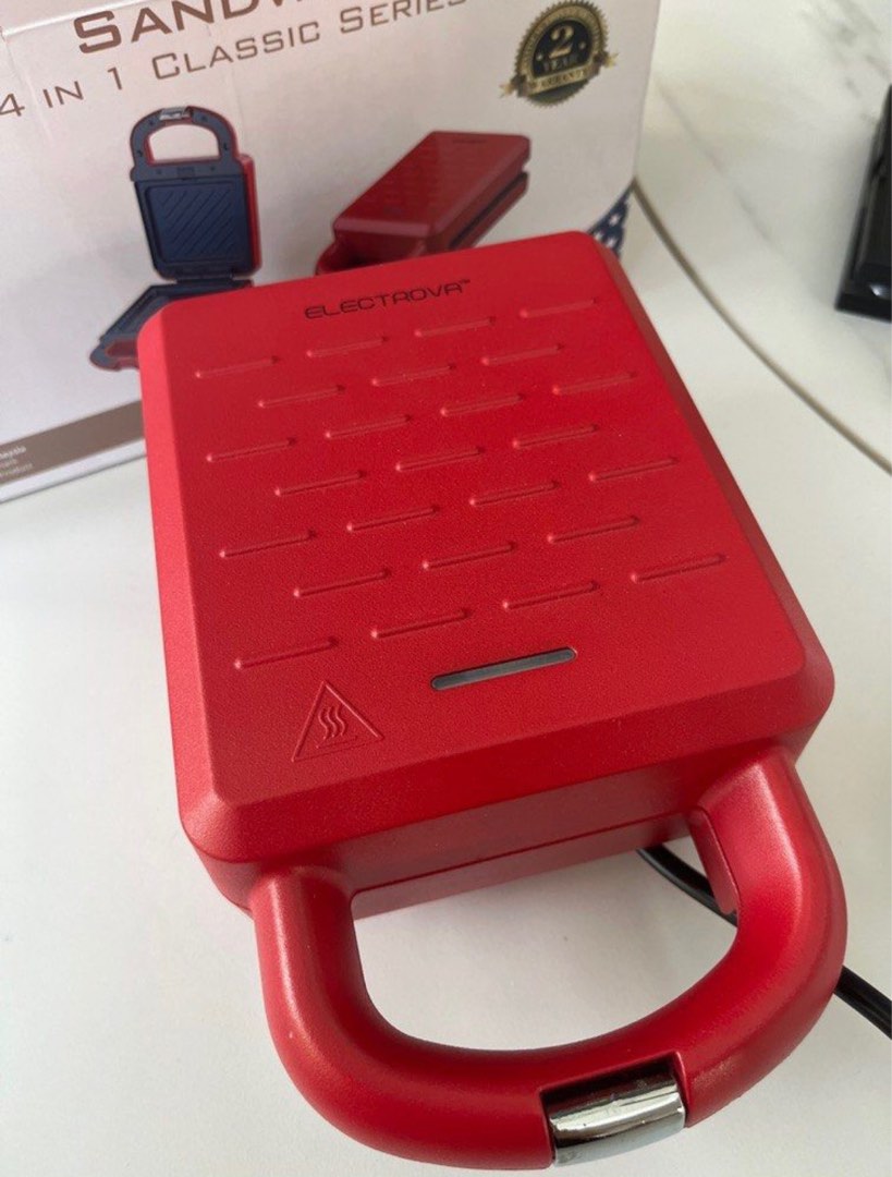 Electrova 4 in 1 waffle maker, Furniture & Home Living, Kitchenware