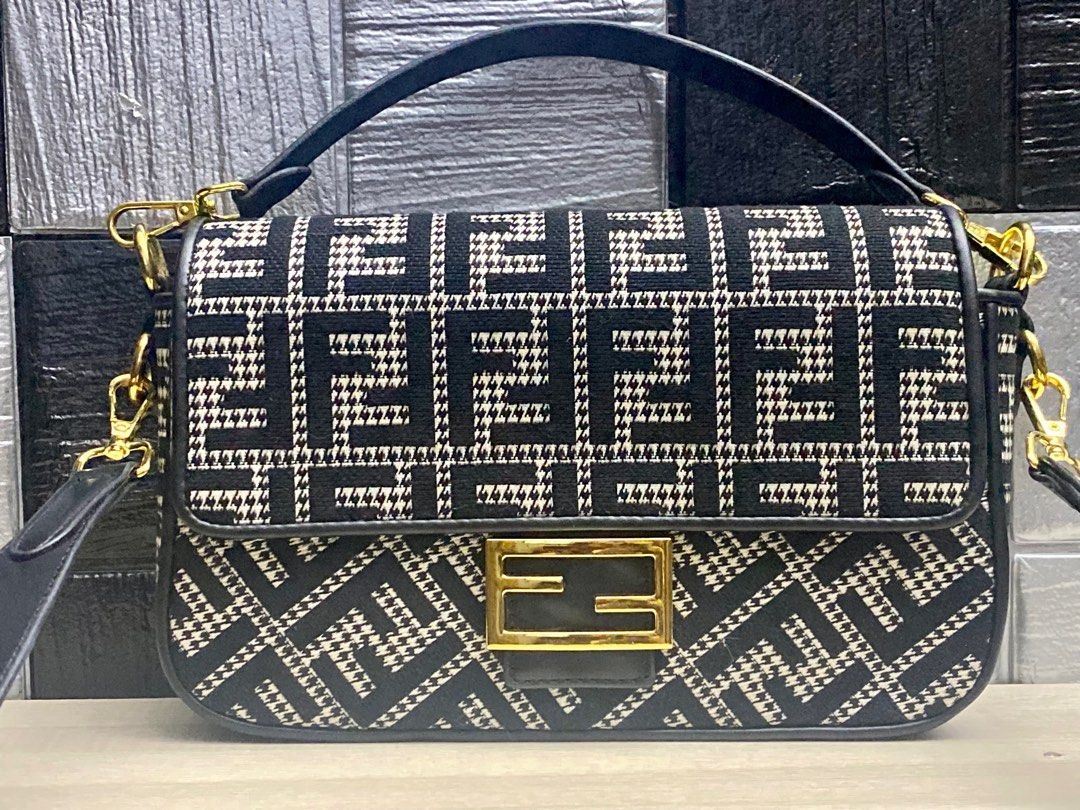 Fendi baguette outlet medium