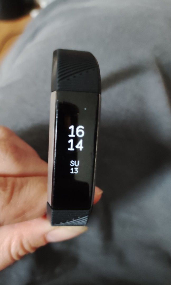 Fitbit alta deals water resistant