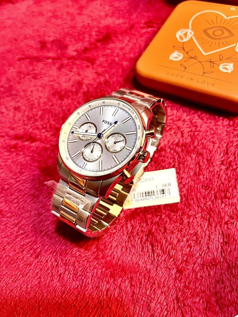 FOSSIL 2 TONE (Category: Luxury Watches) located in Quezon City. Submitted by margsstuff (Listing ID 1258040278, Image 1). Description: original fossil watch 2 tone P7,500 no issue all working authentic from UK LALAMOVE OR PICK UP LOCATION: PROJECT 4 QC.