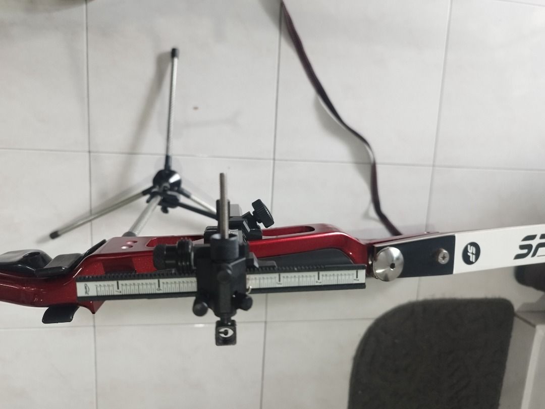 Full set Hoyt Horizon recurve bow with a dozen of arrows including