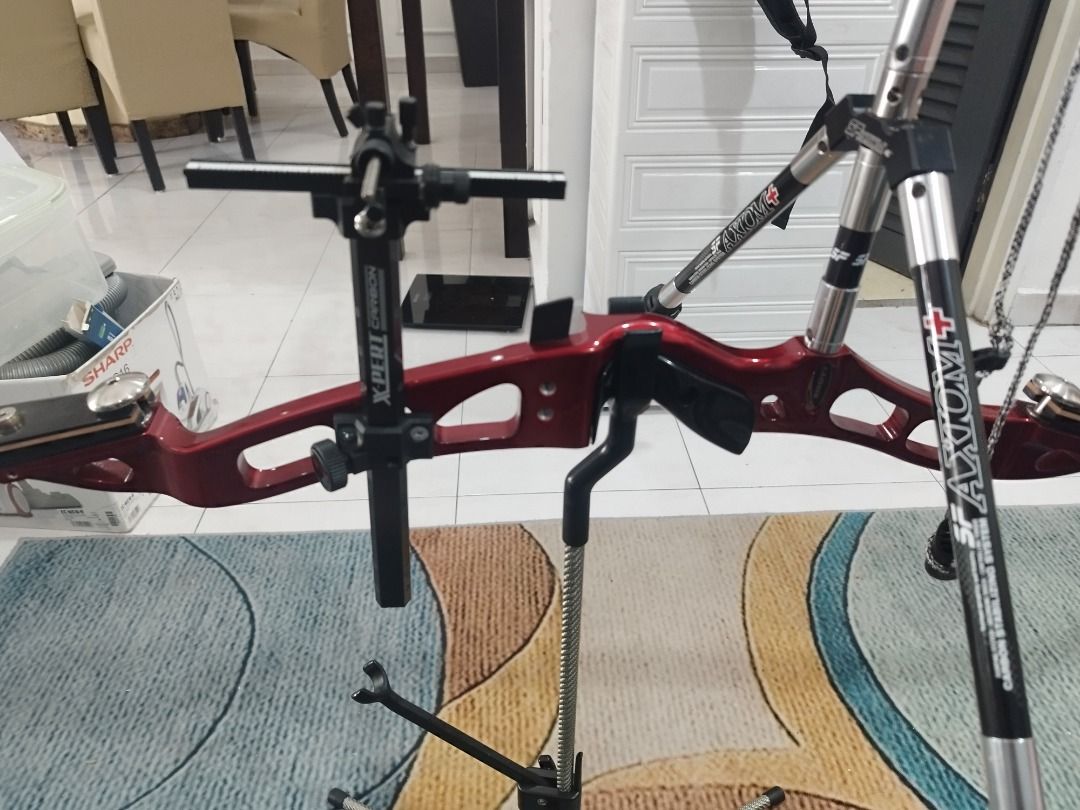 Full set Hoyt Horizon recurve bow with a dozen of arrows including