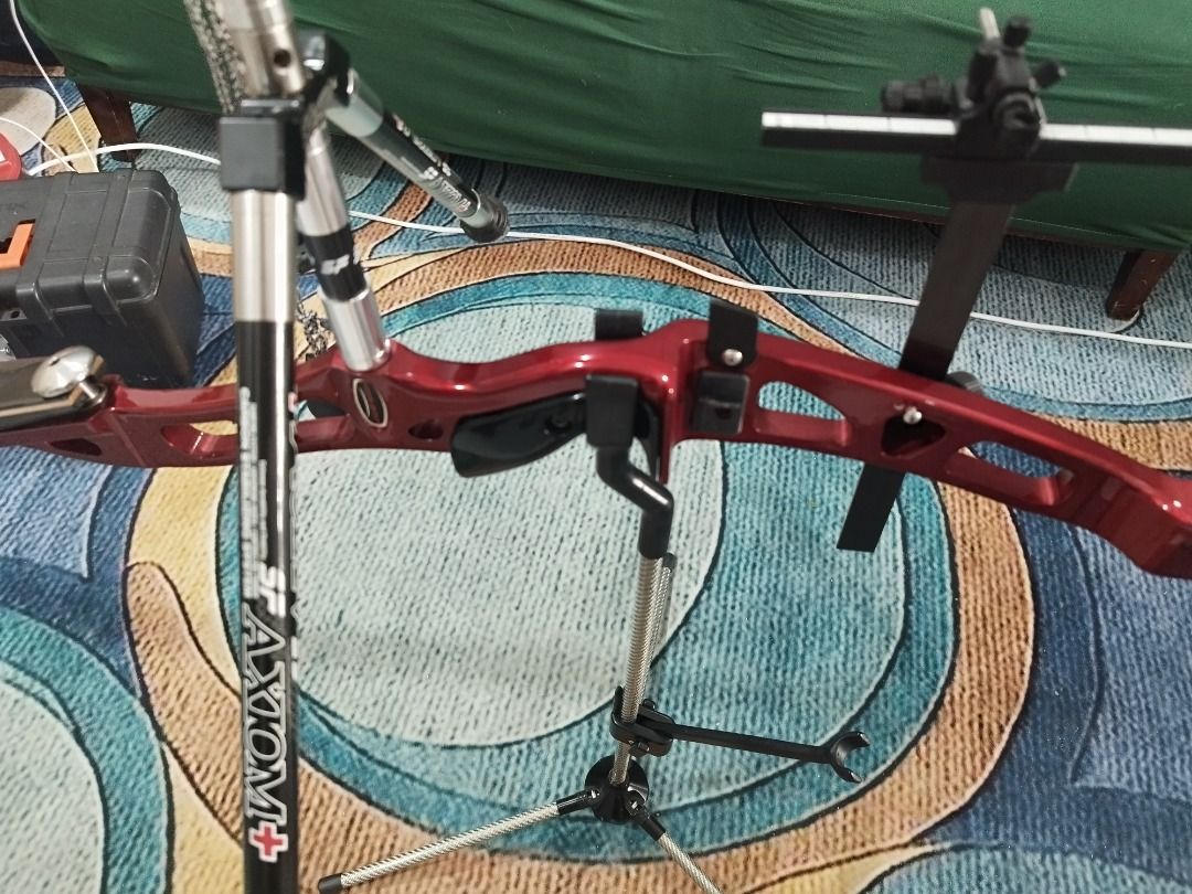 Full set Hoyt Horizon recurve bow with a dozen of arrows including