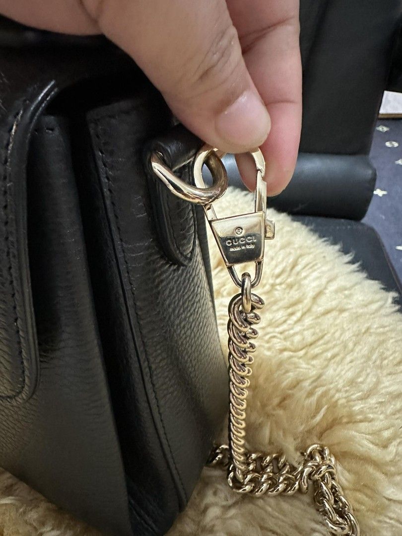 Gg Interlocking medium top handle, Luxury, Bags & Wallets on Carousell