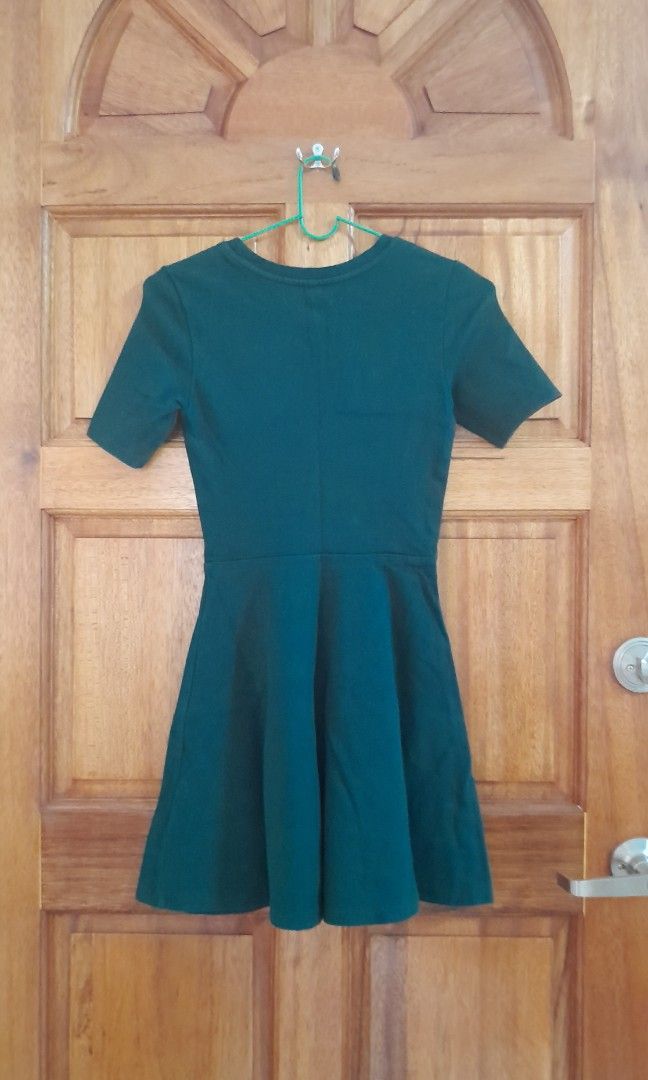 H&M Boulangerie de Paris green skater dress, Women's Fashion, Dresses &  Sets, Dresses on Carousell