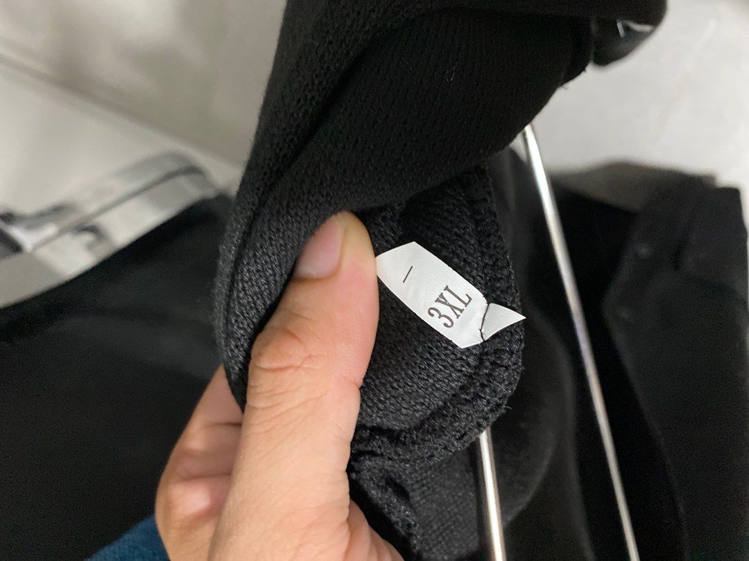 Jacket (Category: Coats, Jackets and Outerwear) located in Singapore. Submitted by yikangwong (Listing ID 1258177541, Image 3). Description: Brand new, The cutting is too small..