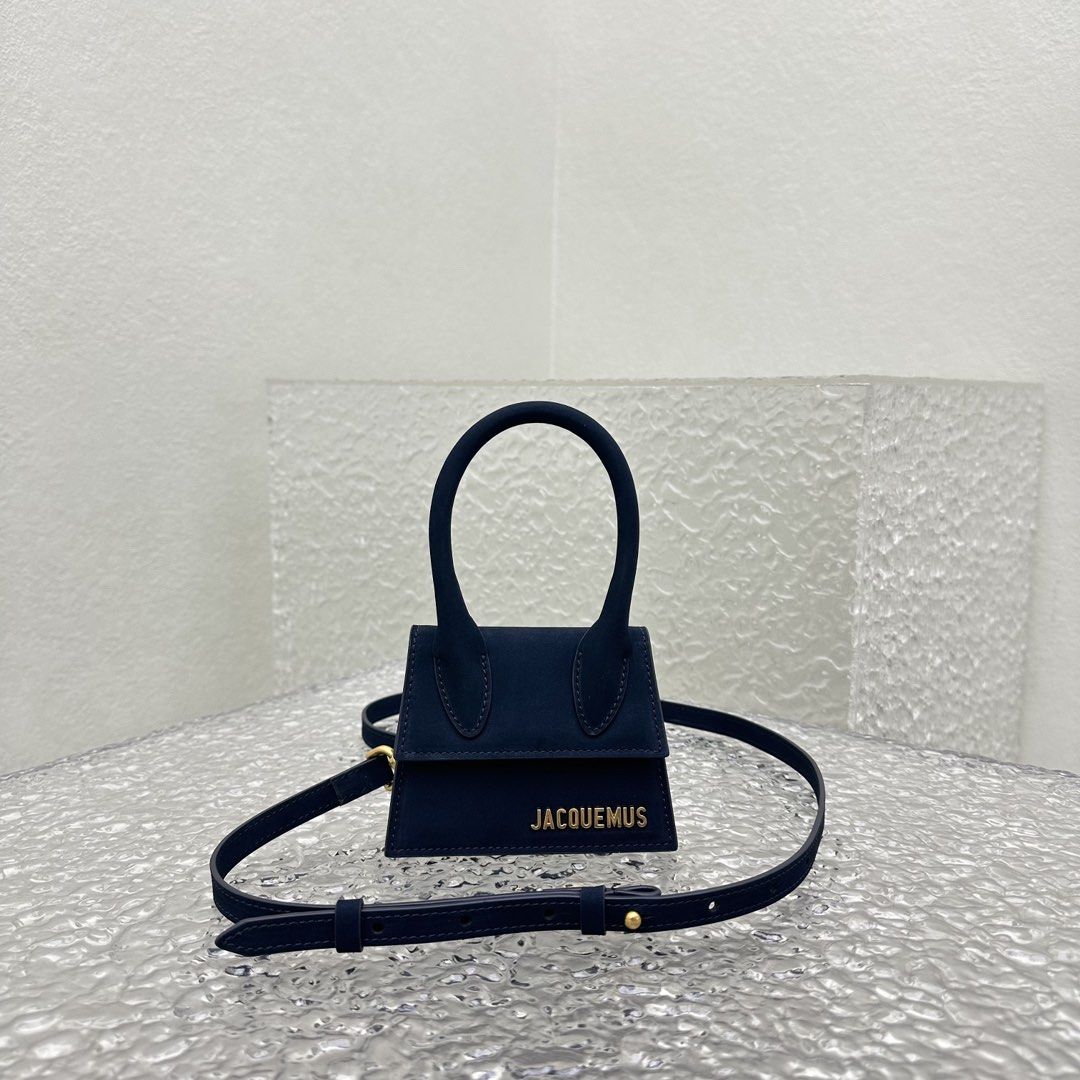 JACQUEMUS LE GRAND CHIQUITO, Luxury, Bags & Wallets on Carousell