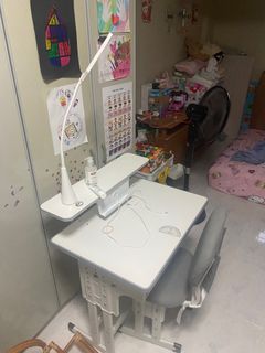 Kids Table and chair