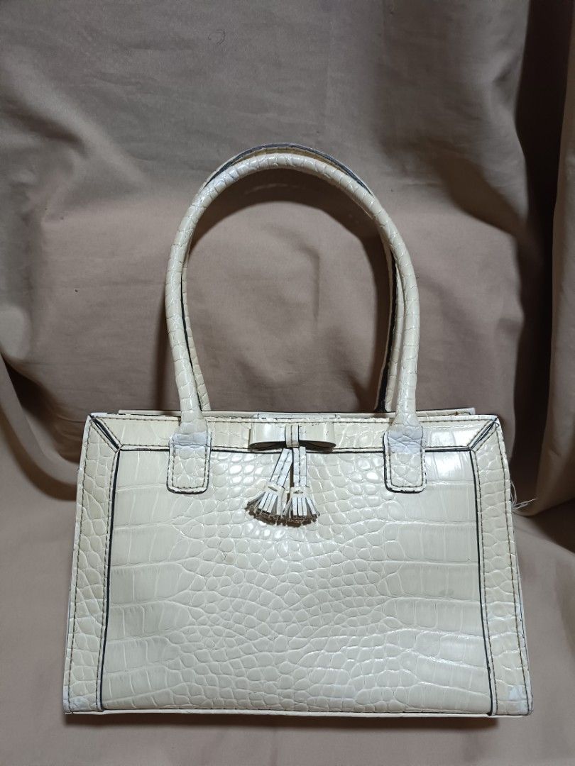 Liz Claiborne white purse  White purses, Liz claiborne, Purses