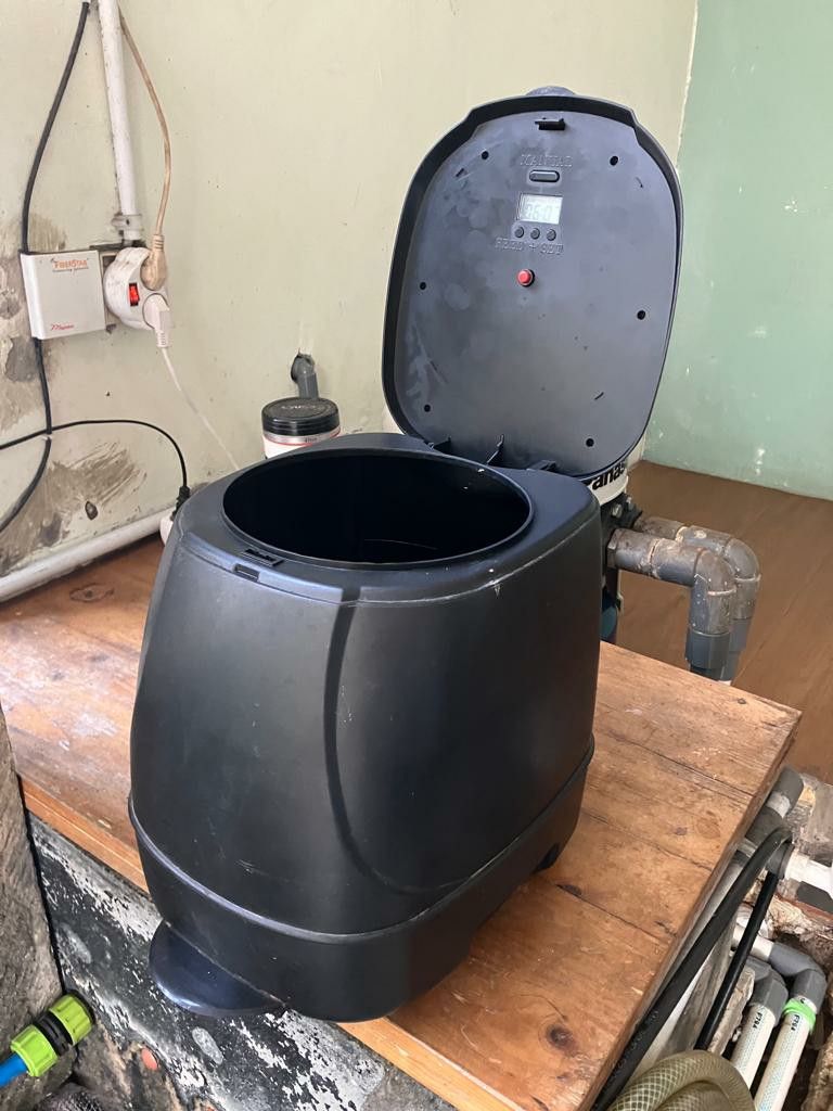 Londa store pond feeder
